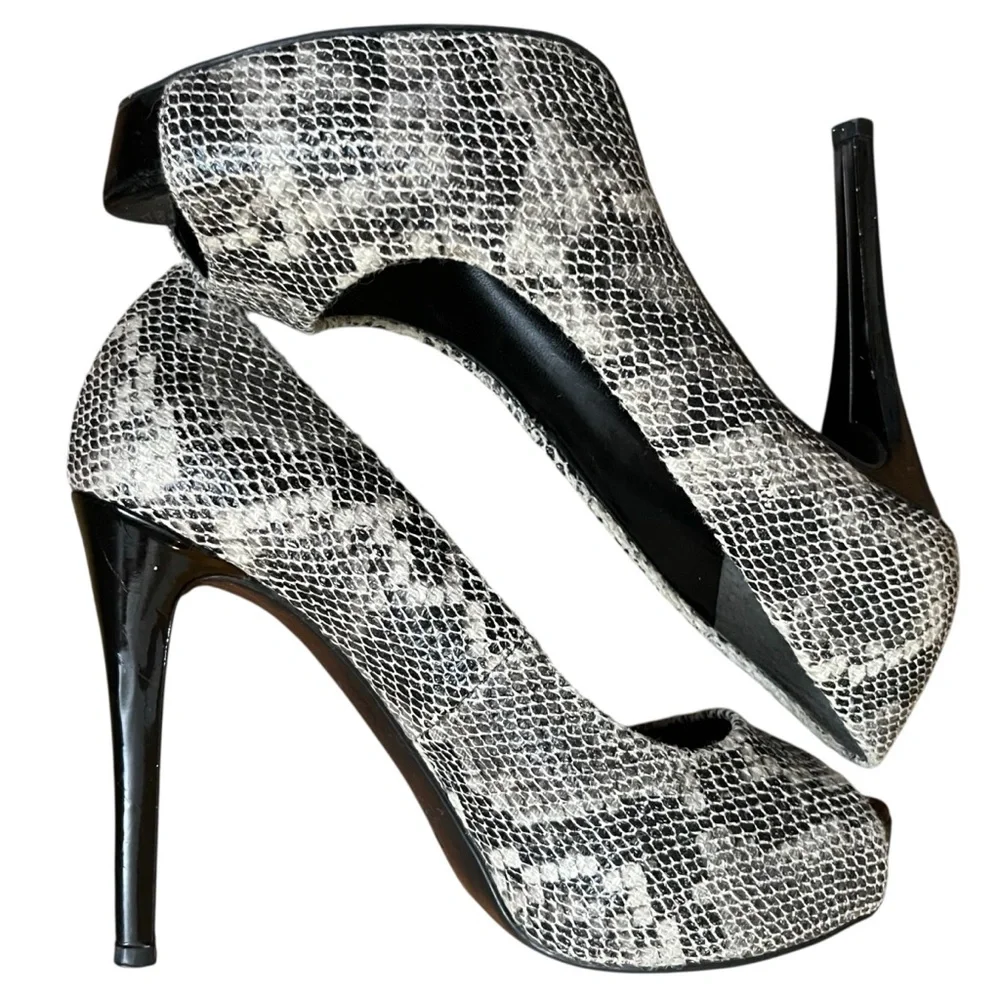 Guess Black and Gray Snakeskin Peeptoe Heels 4.5 in. 7M‎